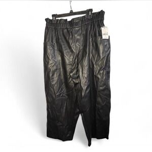Ophelia Roe Black Faux Leather Cropped Pants W/Front Pocket Elastic Waistband